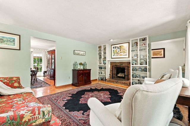 71 Mt Holyoke Drive, Amherst, MA 01002