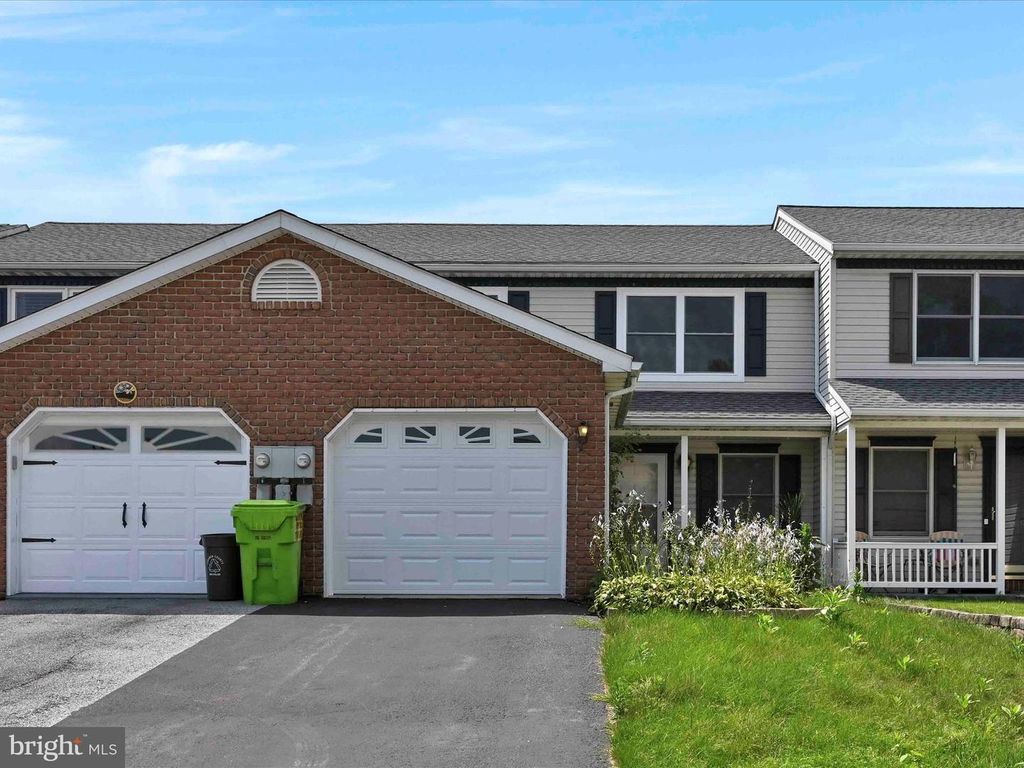 373 ACORN CIR, Lebanon, PA 17042