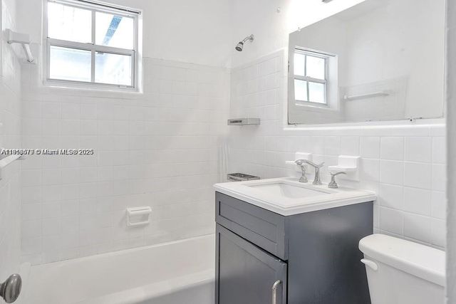 717 Espanola Way 211, Miami Beach, FL 33139