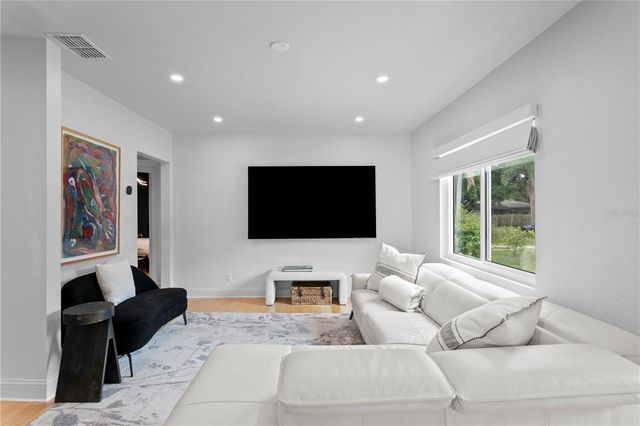 735 40TH AVENUE N, St Petersburg, FL 33703