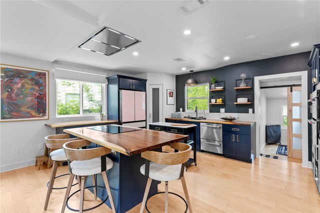 735 40TH AVENUE N, St Petersburg, FL 33703