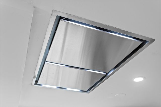 735 40TH AVENUE N, St Petersburg, FL 33703