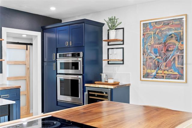 735 40TH AVENUE N, St Petersburg, FL 33703