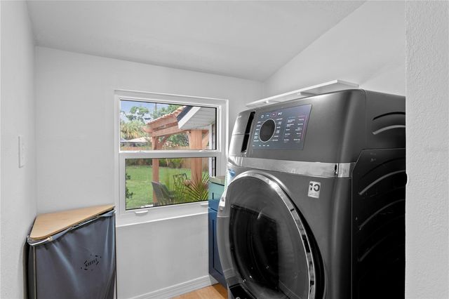 735 40TH AVENUE N, St Petersburg, FL 33703