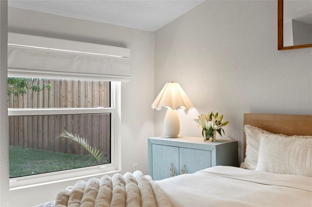 735 40TH AVENUE N, St Petersburg, FL 33703