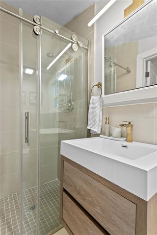 735 40TH AVENUE N, St Petersburg, FL 33703