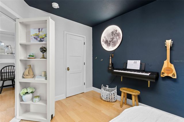 735 40TH AVENUE N, St Petersburg, FL 33703