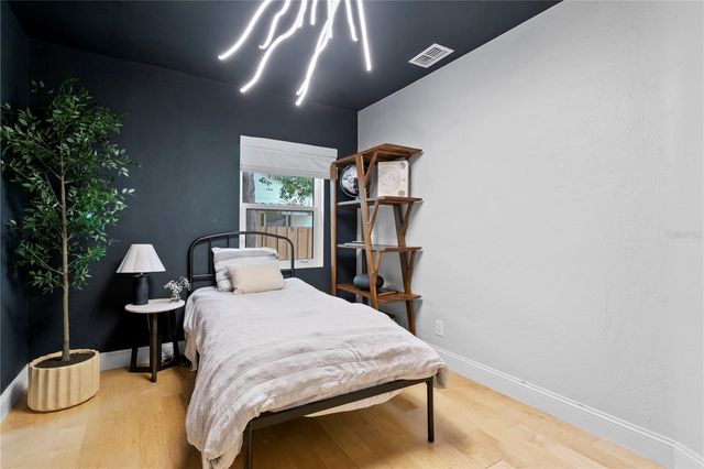 735 40TH AVENUE N, St Petersburg, FL 33703