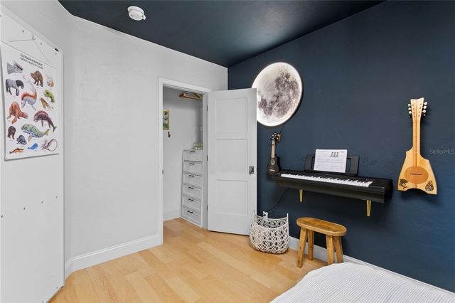 735 40TH AVENUE N, St Petersburg, FL 33703