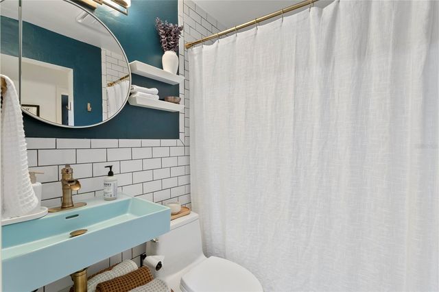 735 40TH AVENUE N, St Petersburg, FL 33703