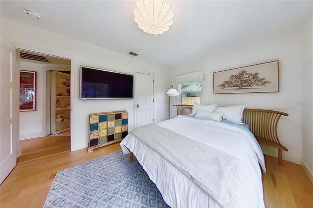 735 40TH AVENUE N, St Petersburg, FL 33703