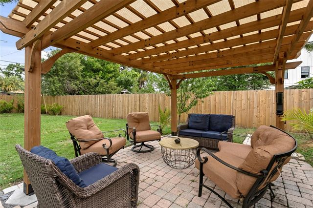 735 40TH AVENUE N, St Petersburg, FL 33703