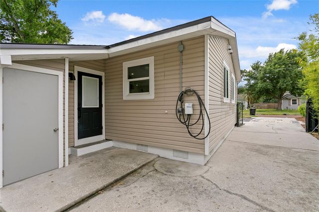 735 40TH AVENUE N, St Petersburg, FL 33703