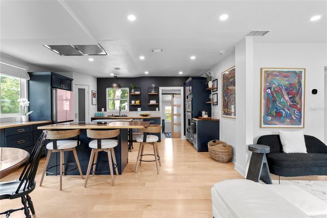 735 40TH AVENUE N, St Petersburg, FL 33703