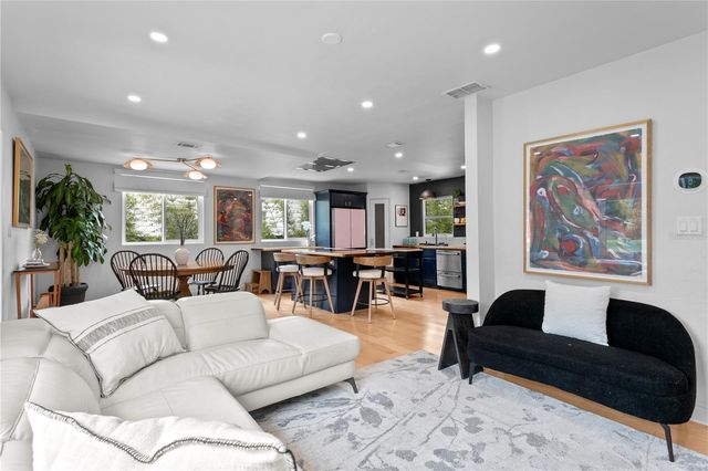 735 40TH AVENUE N, St Petersburg, FL 33703