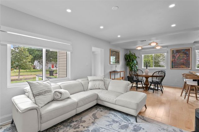 735 40TH AVENUE N, St Petersburg, FL 33703