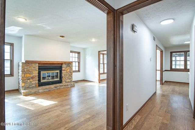 697 Saint Andrews Rd, Brandenburg, KY 40108