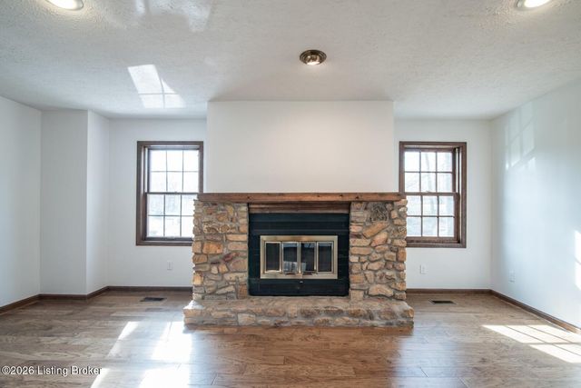 697 Saint Andrews Rd, Brandenburg, KY 40108