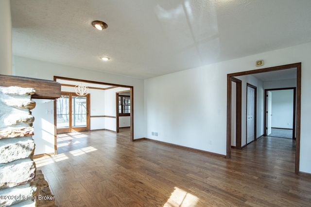 697 Saint Andrews Rd, Brandenburg, KY 40108