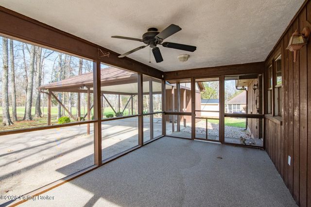 697 Saint Andrews Rd, Brandenburg, KY 40108