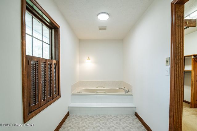 697 Saint Andrews Rd, Brandenburg, KY 40108