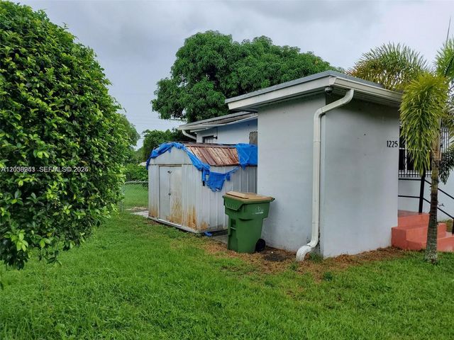 1225 NW 127th St, North Miami, FL 33167
