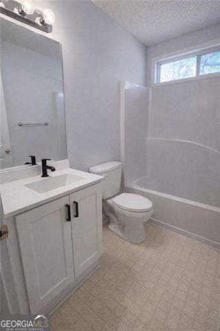 5623 Wandering Vine Lane SE, Mableton, GA 30126