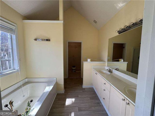 5623 Wandering Vine Lane SE, Mableton, GA 30126