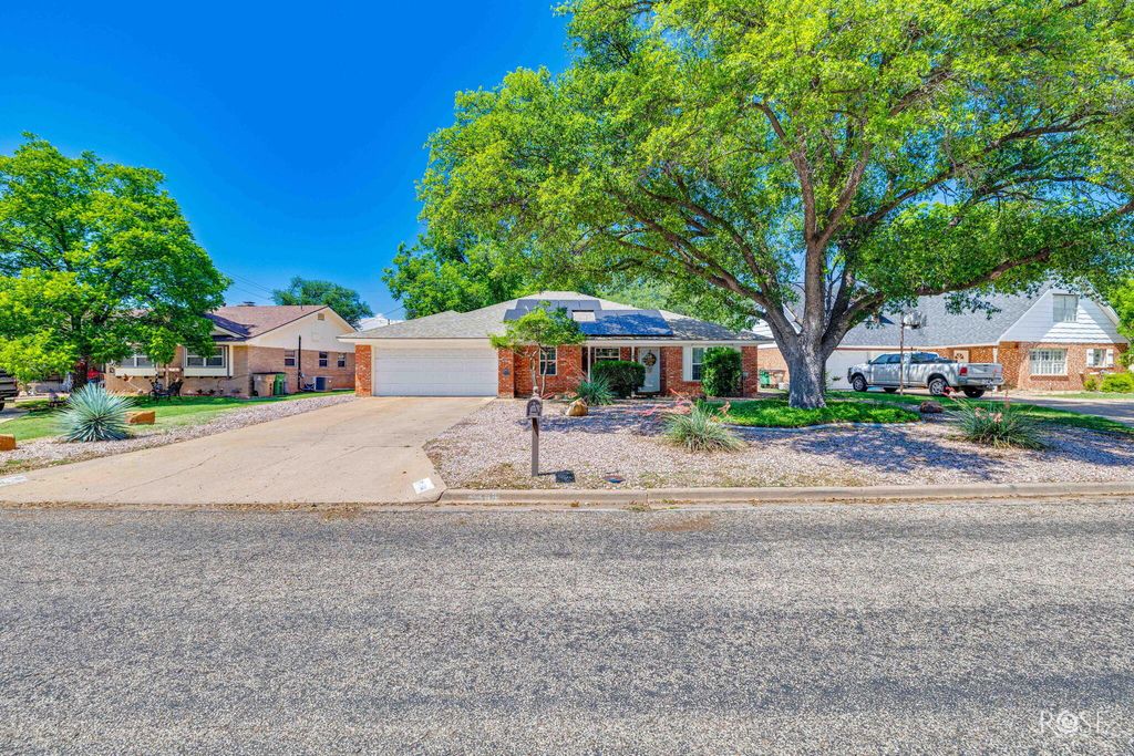 Image 2 of property listing at 3108 Oak Forest Drive, San Angelo, TX 76904