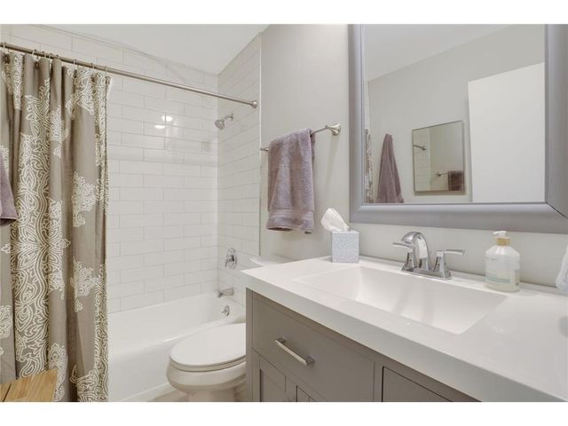 4000 Mavelle Drive 4, Edina, MN 55435