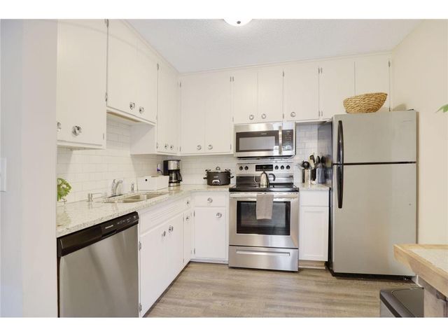 4000 Mavelle Drive 4, Edina, MN 55435