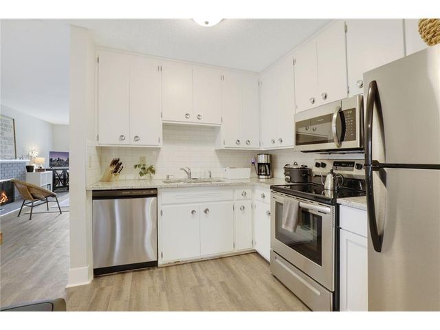 4000 Mavelle Drive 4, Edina, MN 55435
