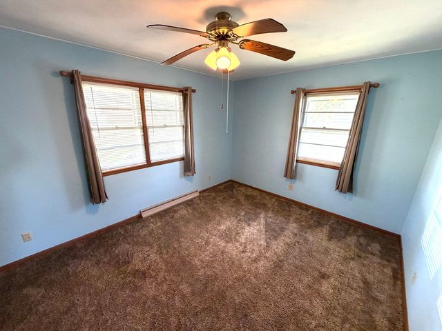 123 32nd Avenue N, Clinton, IA 52732