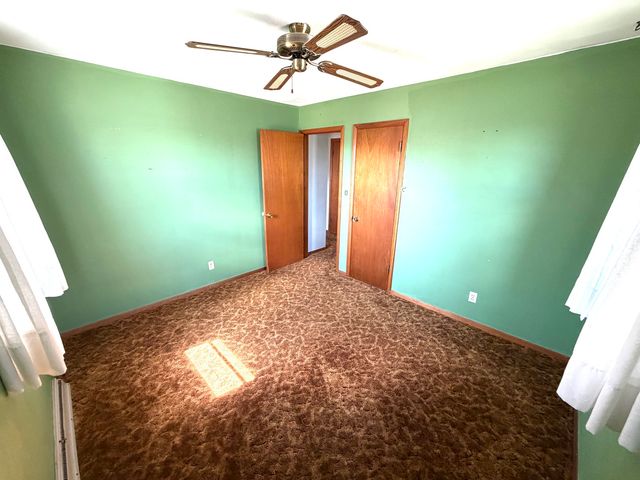 123 32nd Avenue N, Clinton, IA 52732