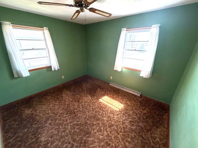 123 32nd Avenue N, Clinton, IA 52732