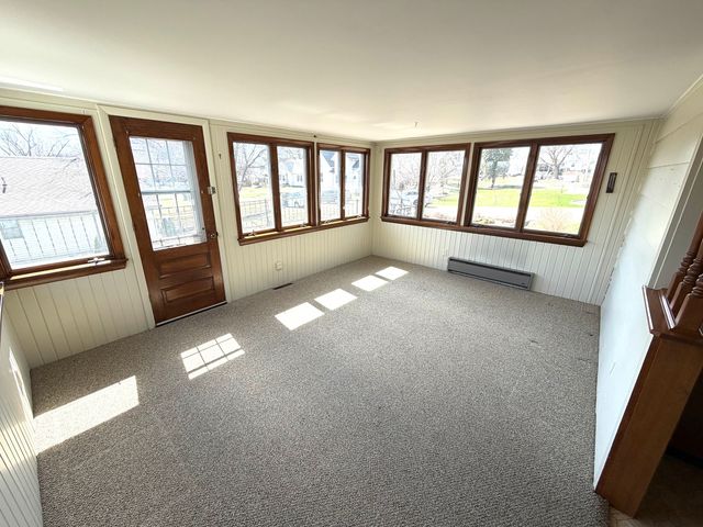 123 32nd Avenue N, Clinton, IA 52732