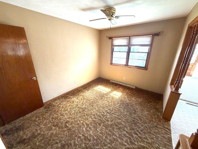 123 32nd Avenue N, Clinton, IA 52732