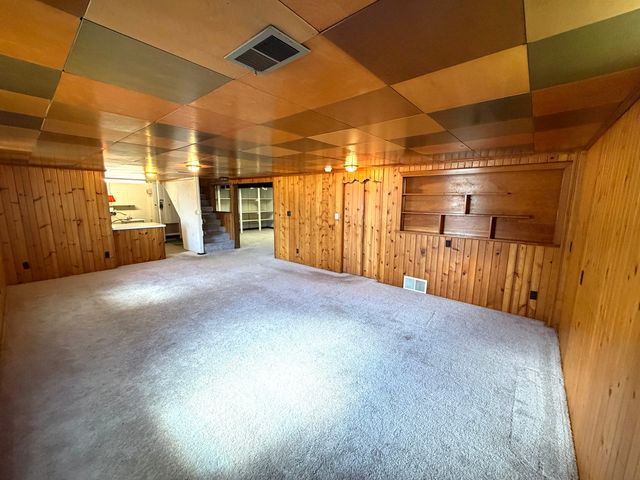 123 32nd Avenue N, Clinton, IA 52732