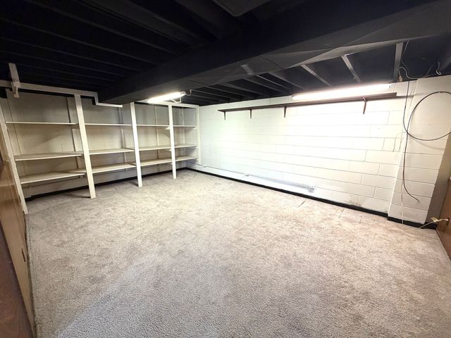 123 32nd Avenue N, Clinton, IA 52732