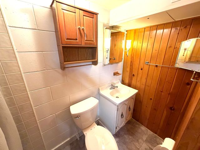 123 32nd Avenue N, Clinton, IA 52732