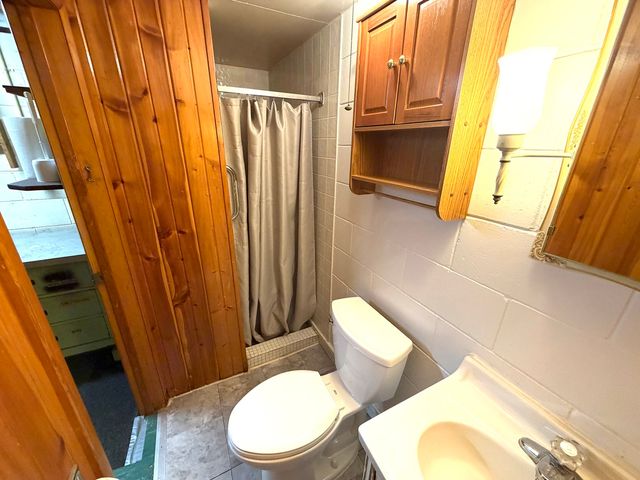 123 32nd Avenue N, Clinton, IA 52732