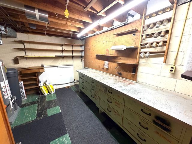 123 32nd Avenue N, Clinton, IA 52732