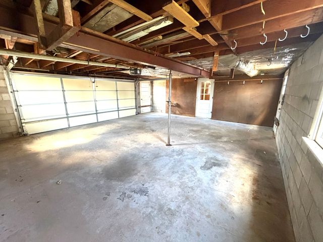 123 32nd Avenue N, Clinton, IA 52732