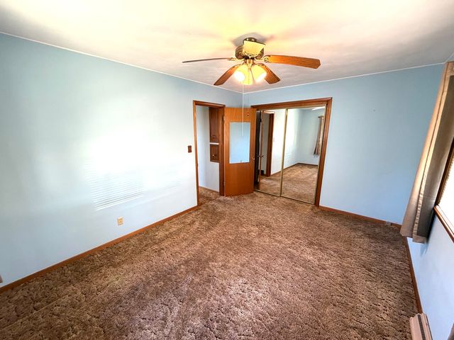 123 32nd Avenue N, Clinton, IA 52732