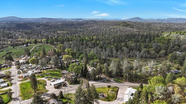 12383 Rough And Ready Hwy, Grass Valley, CA 95945