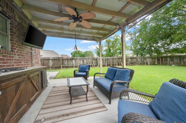 6596 Windwood Dr, Zachary, LA 70791