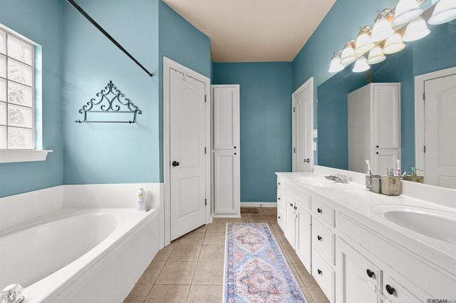 6596 Windwood Dr, Zachary, LA 70791