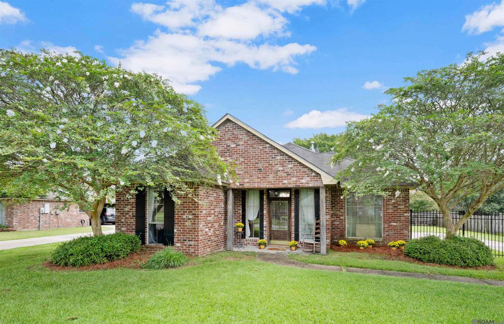 6596 Windwood Dr, Zachary, LA 70791