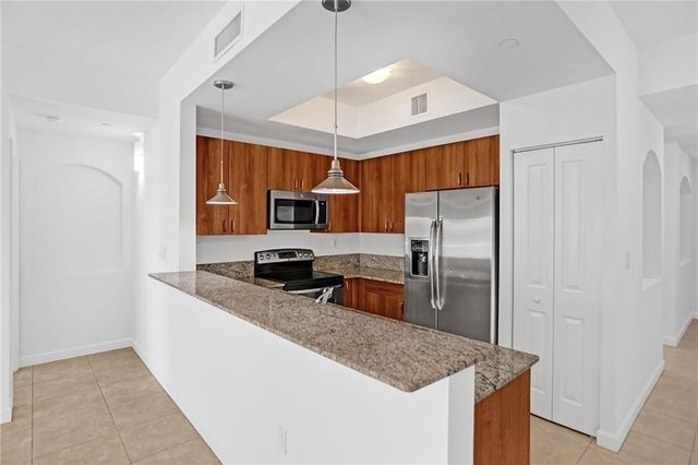1931 NE 2nd Street 303, Deerfield Beach, FL 33441
