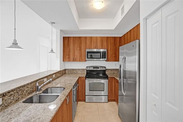 1931 NE 2nd Street 303, Deerfield Beach, FL 33441
